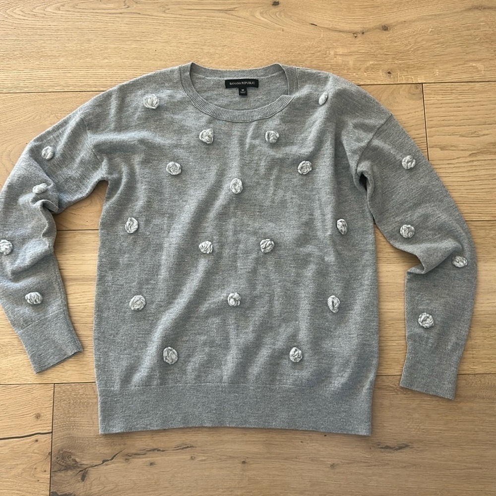 Merino wool banana republic gray pom pom sweater women’s M - Picture 2 of 6